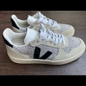 Veja V-10 Flannel Snow Black Sneakers. Women Size 6